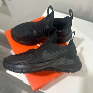 NWOB Nike Flex Runner 3- Black- size 12.5c